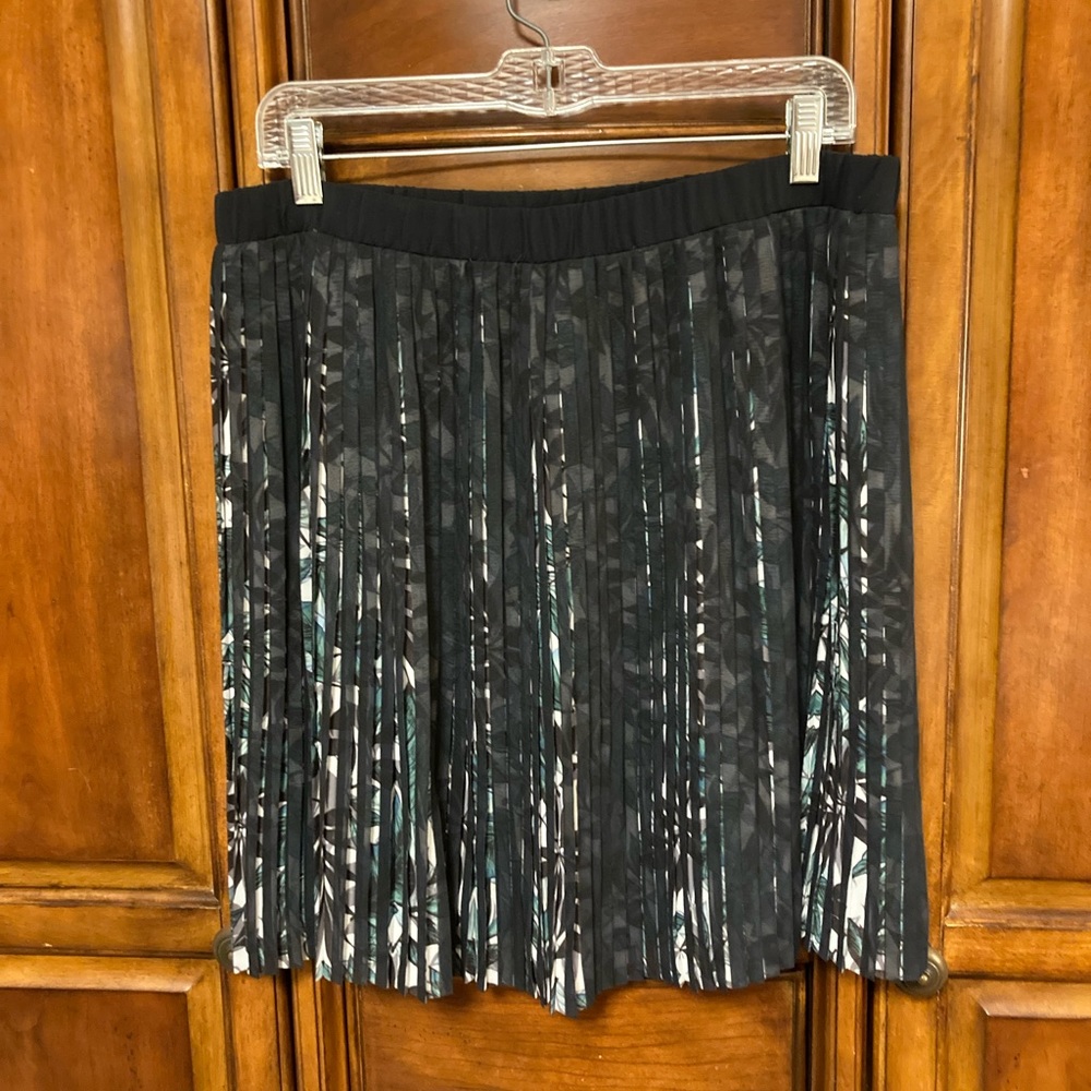Max Studio Black Multi Gem Tone Floral Pleated Skirt NWT
